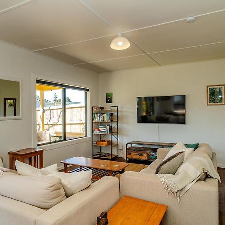 Fun Family Bach, Close To Beach And Shops! Waihi Exteriér fotografie